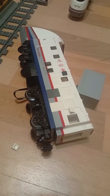 тревога! у нас поезд с рельс сошёл!