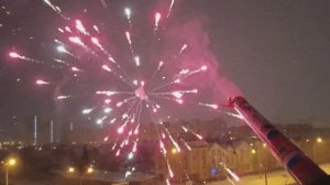 Взрываем фейерверки на новый год 2026. Петарды, большой жук, римские свечи. Корсар 2 и корсар 18.