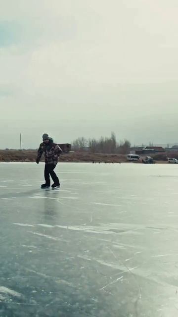 Арман Царукян кайфует на замёрзшей реке: коньки, купание и застолье — настоящий король зимы ❄️ смотреть онлайн