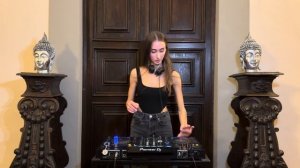 Valeria Ostina - Melodic House & Techno DJ Set