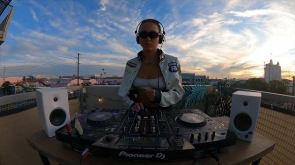 LEISAN - Balcony Live @ Los Angeles , California House DJ Mix - November 22nd, 2022