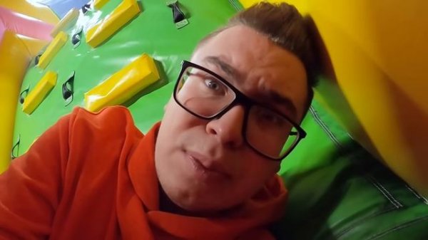 ЭКСТРЕМАЛЬНЫЕ ПРЯТКИ В ИГРОВОМ ЦЕНТРЕ ОТ ОХРАНЫ!