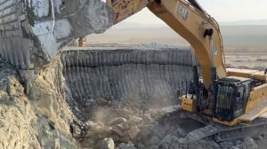 Удивительный экскаватор Cat 395, загружающий самосвалы всего за два прохода