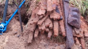 Нужен экскаватор!!! Здесь тонны металла!!!Нашли небитое место!!!