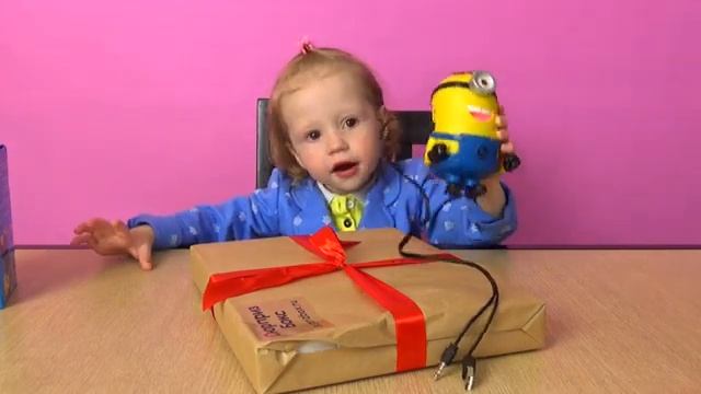 Распаковка МЕГА крутых подарков и Обзор посылки СюрпризБокс смотреть онлайн