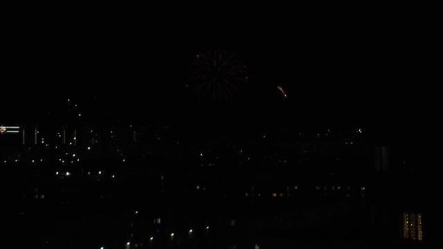 Салют на городом, Новый год 2026 смотреть онлайн