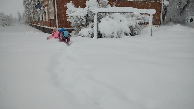 Снегоапокалипсис днём в Курганинске 31 декабря 2025 года смотреть онлайн