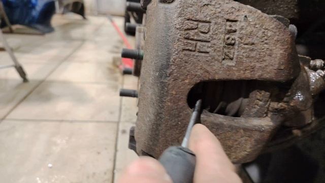 Mazda 3 BK Замена ступичного подшипника переднего правого колеса.  Часть 1