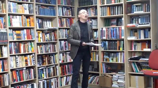 Ермен Анти читает стихи в «Фаланстере»