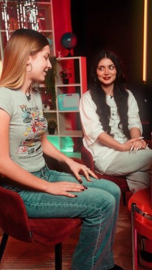 СОНЯ И ДЖАМИ ИЗ HYPE HOUSE УГАДЫВАЮТ ЧТО В КОРОБКЕ #hypehouse #хайпхаус #новыйгод #угадай