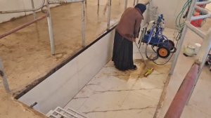 Тайебаа с каждым днем становится все грустнее. Сосед вносит деньги на счет.