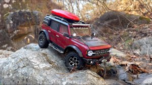 ВИДЕО ПРО МАШИНКИ НА РАДИОУПРАВЛЕНИИ ДЛЯ МАЛЬЧИКОВ УПРАВЛЯЕМ ДЖИПОМ ПО КАМНЯМ И ВОДЕ ИГРУШКИ МАШИНКИ