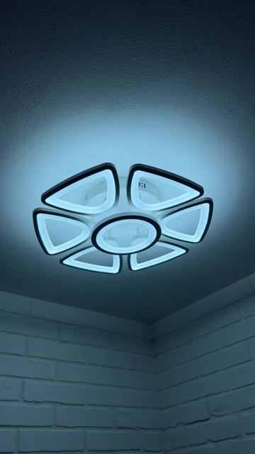 Люстра светодиодная Пелигросо 6+1 смотреть онлайн