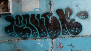 ТЕГИНГ залил кусок на заброшке ТЕГИНГ бомбинг граффити