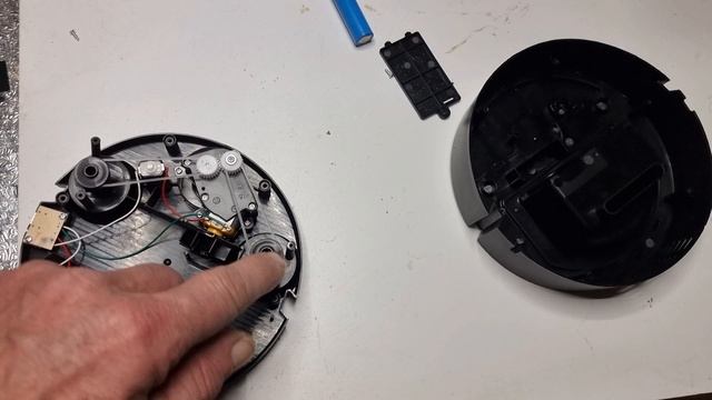 Робот-пылесос за 300 рублей. Полная проверка с полной разборкой.