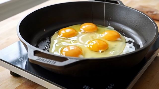 Яйца. Глазунье. Рецепт внутри. Подписался? Читай, смотри!