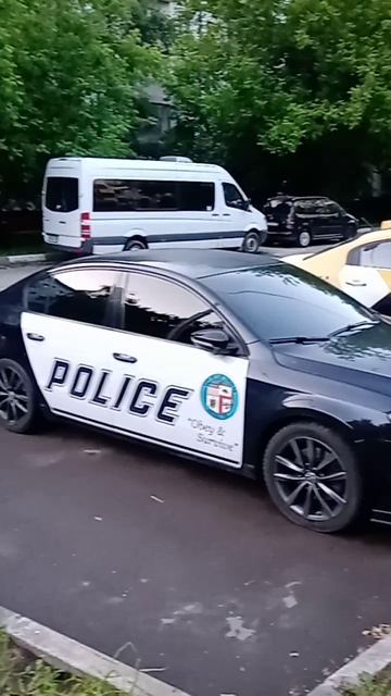 Американские полицейские авто машины на Московских улочках