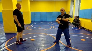 Ножевой бой. Веерный способ работы ножом , кистевые хлёсты по кистям. В. Н. Крючков.