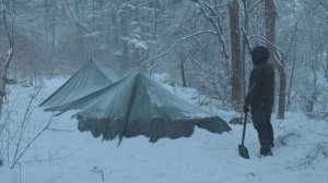 Один в лесу под тентом. Отдых от города в лесу. Развожу костер зимой. Кемпинг под тентом. Бушкрафт