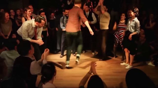 Забавные Танцоры