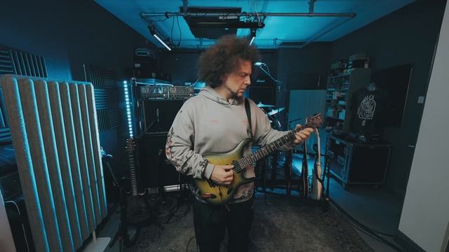 Let’s Talk About This Guitar… смотреть онлайн