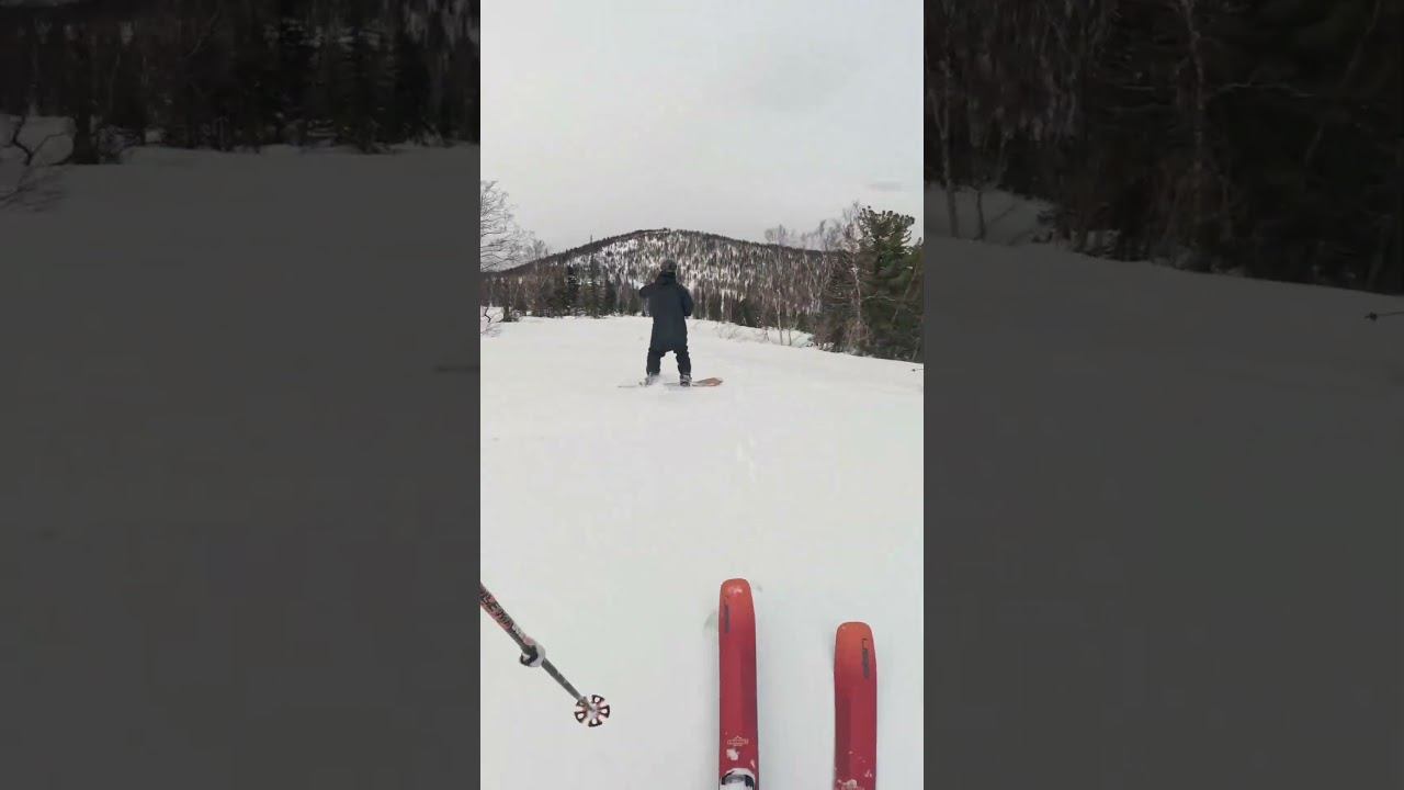 Новый год и новый заяц на фрирайде. Попробовал на лыжах догнать зайца сноубордиста в Приисковом смотреть онлайн