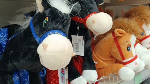 #а в магазинах полно подарков и к рождеству и старому новому году смотреть онлайн