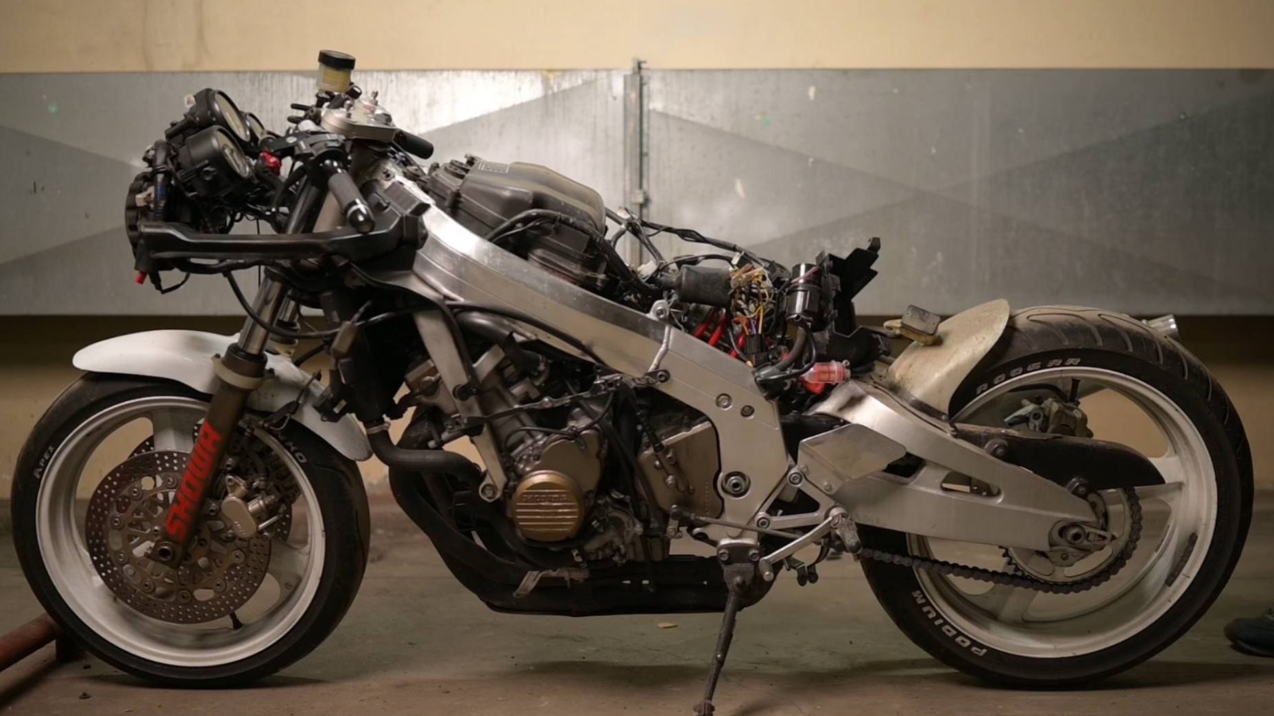 Мотодневник Honda CBR400RR NC23 снятие подрамника
