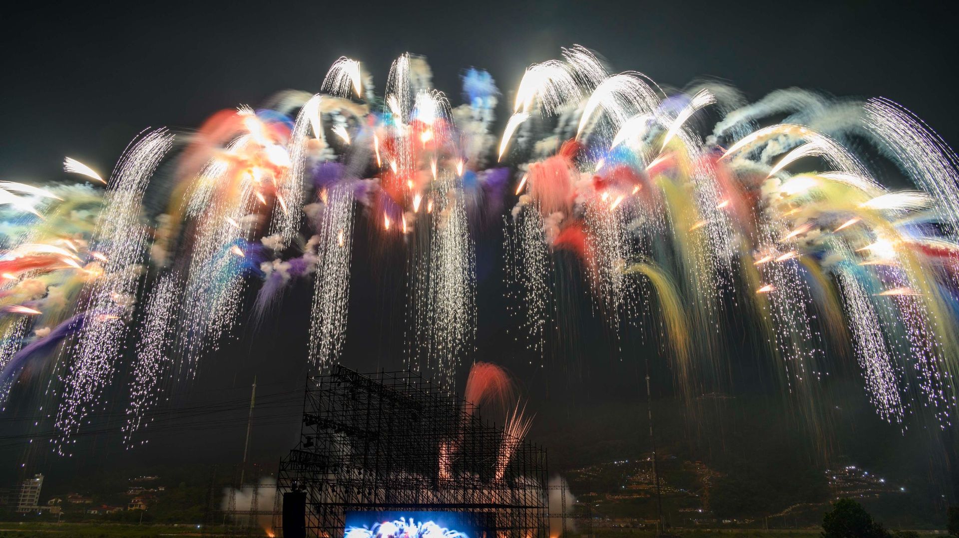Красочный фестиваль фейерверков