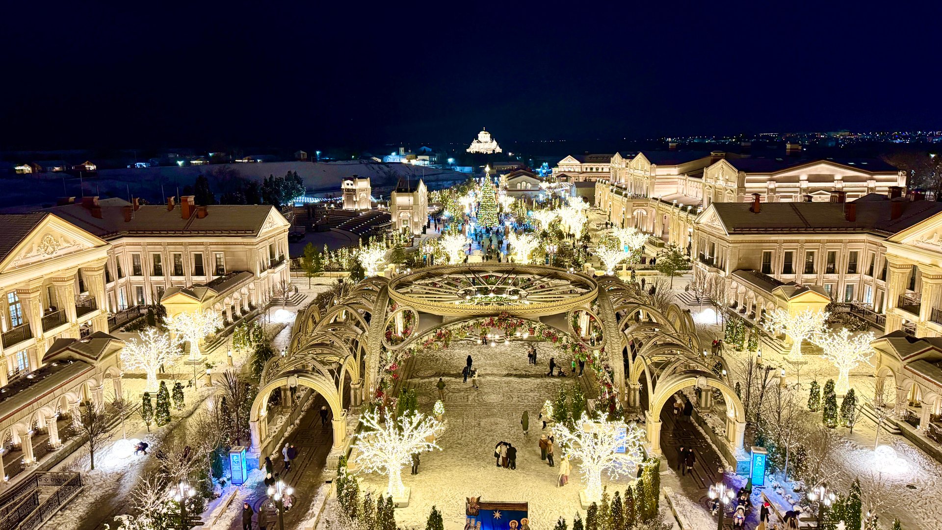 Севастопольцы ЛИКУЮТ! Новогодний НОВЫЙ ХЕРСОНЕС-Украсили, как в СКАЗКЕ! Выпал СНЕГ! Крым 2026 смотреть онлайн