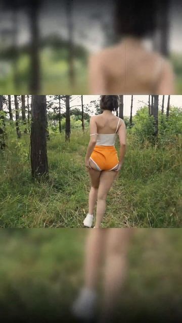Девушка модель светит попой в лесу, очень жарко! смотреть онлайн