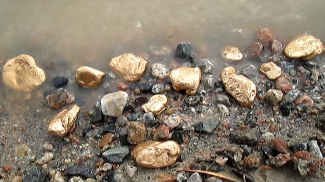 Добыча самородного Золота в золотоносном ручье! смотреть онлайн