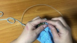 Этим узором спицами красиво получатся плечевые изделия