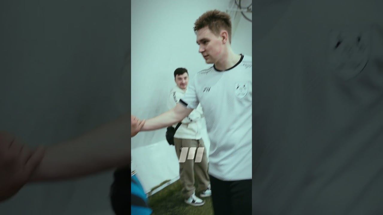 БОЙЦЫ ММА ИГРАЮТ В ФУТБОЛ смотреть онлайн