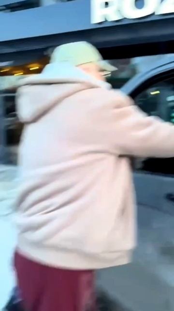 Когда недовольство превращается в неожиданное внимание! смотреть онлайн