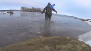 Ночью Встал Лёд! Тропа не выдержала напора!Сиги вырвали первый кол с сеткой и замотались на втором!