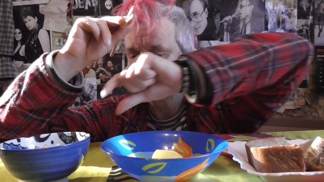 мукбанг грибы рядовки и отварной картофель