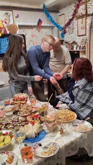 Вот такой подарок нам подарили родная племянница и ее жених #подаркинановыйгод #подарокнановыйгод смотреть онлайн