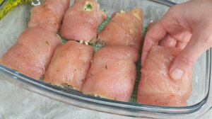 Этот рецепт просто БОМБА!  Нежнейшие куриные рулетики с секретной начинкой. Вкусно и Сытно!