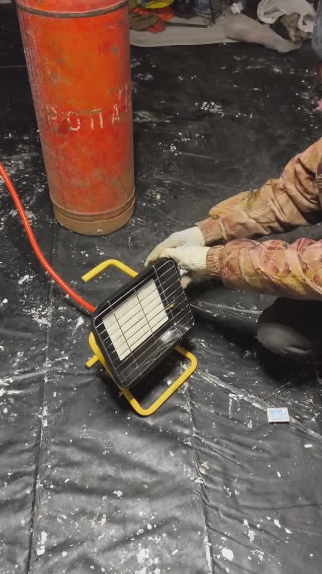 обогрев гаража с инфракрасным обогревателем... жарит так, что мама не балуй... работает от прапана..