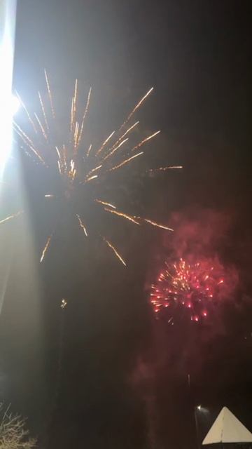 Новогодний салют!🌠 смотреть онлайн