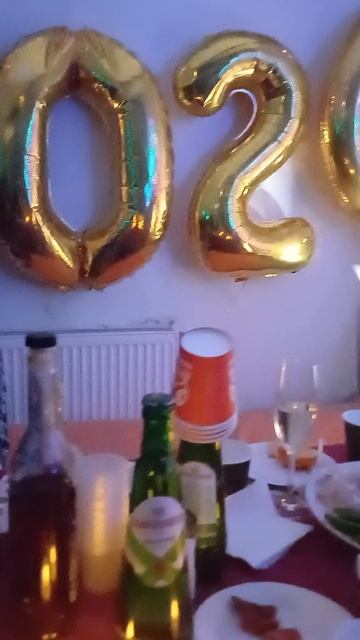 Вечером 1 янапря 2026г. на крыше нащего дома празднуем Новый год! смотреть онлайн