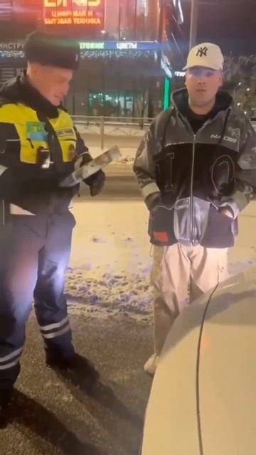 В Питере торжественно оформили первого в 2026 пьяного водителя —лишение прав отметили поздравлениями смотреть онлайн