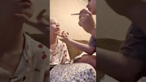 Саша меня красит