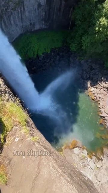 Прыжок в водопад смотреть онлайн
