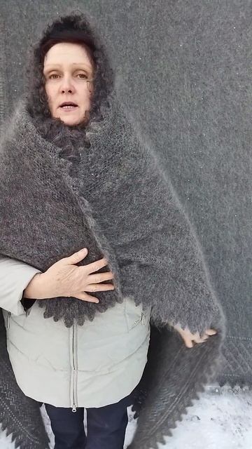 89507716355 Пуховый ,теплый,платок связан вручную из местного пуха. Натуральный. Прослужит долго. смотреть онлайн