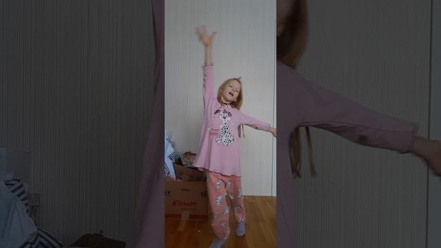 Танцуй под популярную музыку хантрикс смотреть онлайн