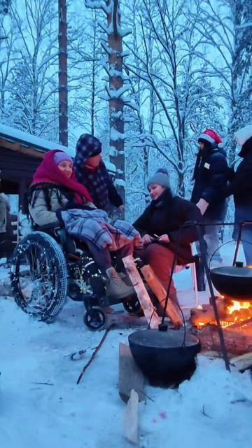 Пикник на природе 🎉 с друзьями из деревни #мойдень #снежныйразгон #пикникзимой смотреть онлайн