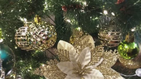 Нарядила елку - без приключений не обошлось (23.12.25)