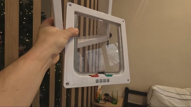 Как поставить дверцу для кошек в туалет смотреть онлайн